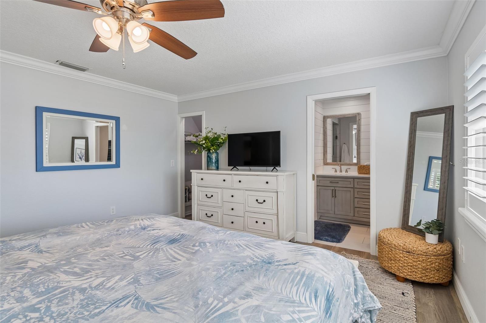 Image 32 of 85 For 311 Island Way 203