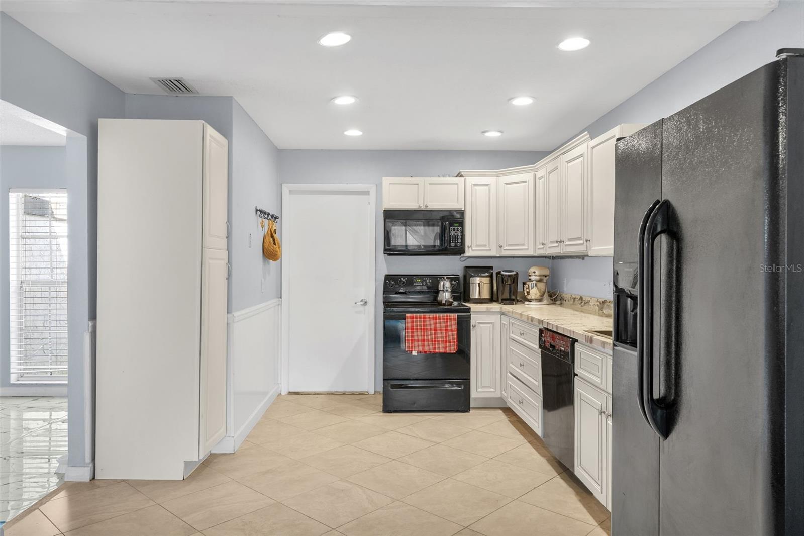 Image 11 of 38 For 128 Euclid Avenue