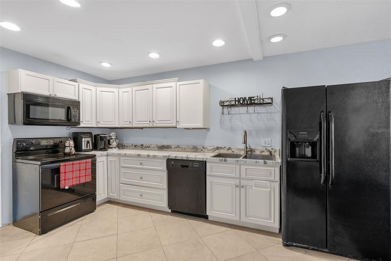 Image 12 of 38 For 128 Euclid Avenue