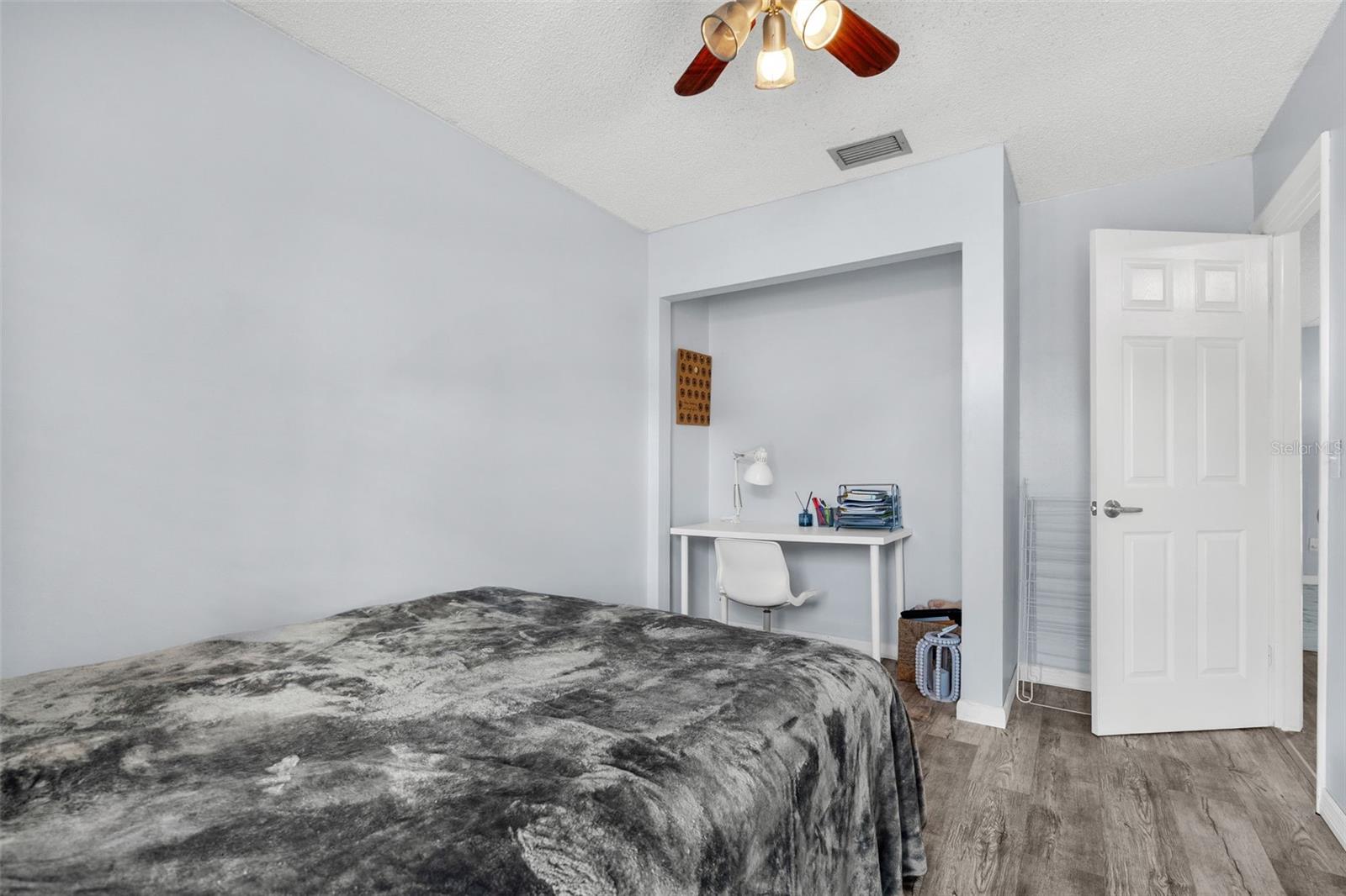 Image 17 of 38 For 128 Euclid Avenue