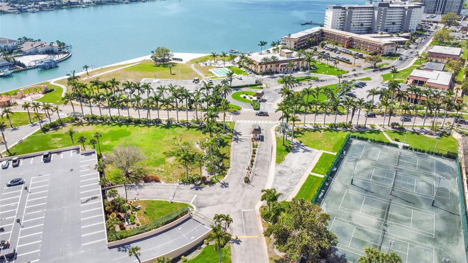 Image 28 of 30 For 4900 Brittany Drive S 301