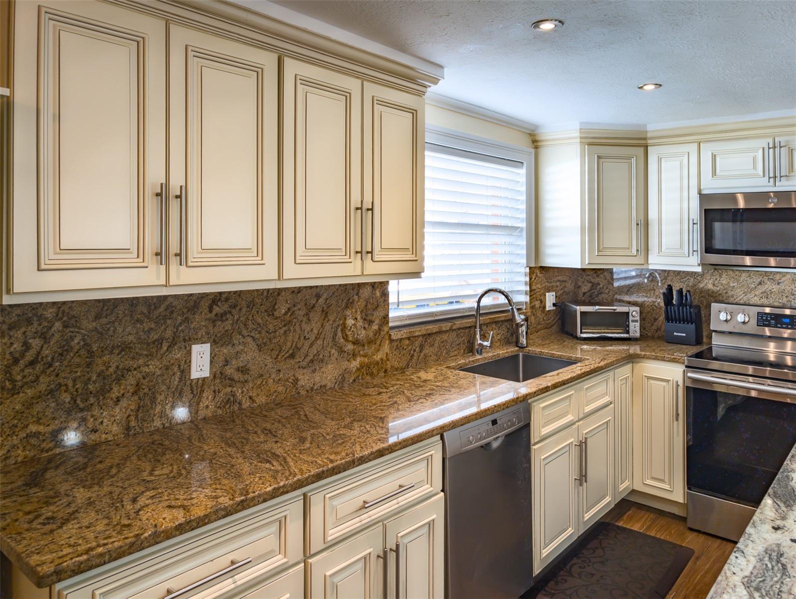 Image 18 of 66 For 9436 Palm Avenue