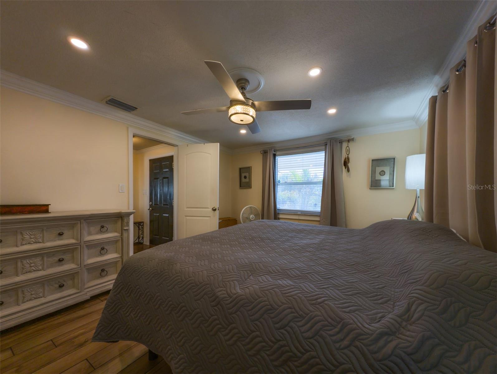 Image 24 of 66 For 9436 Palm Avenue