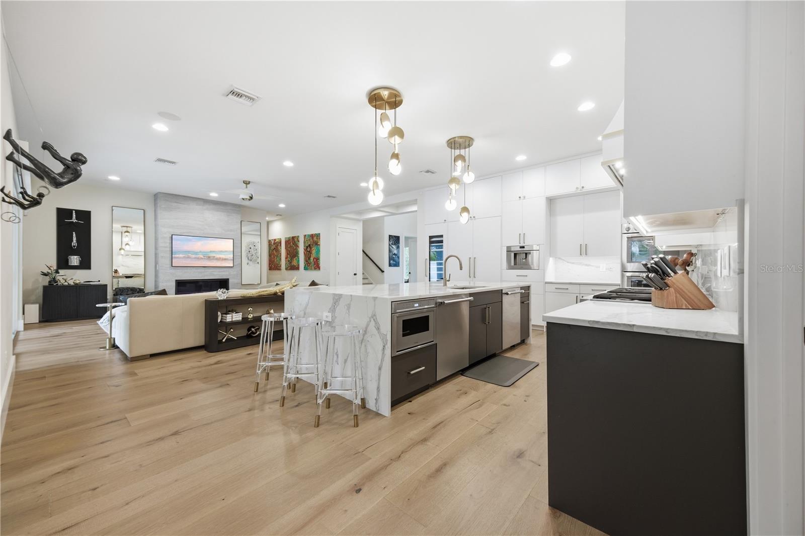 Image 17 of 56 For 3611 Barcelona Street