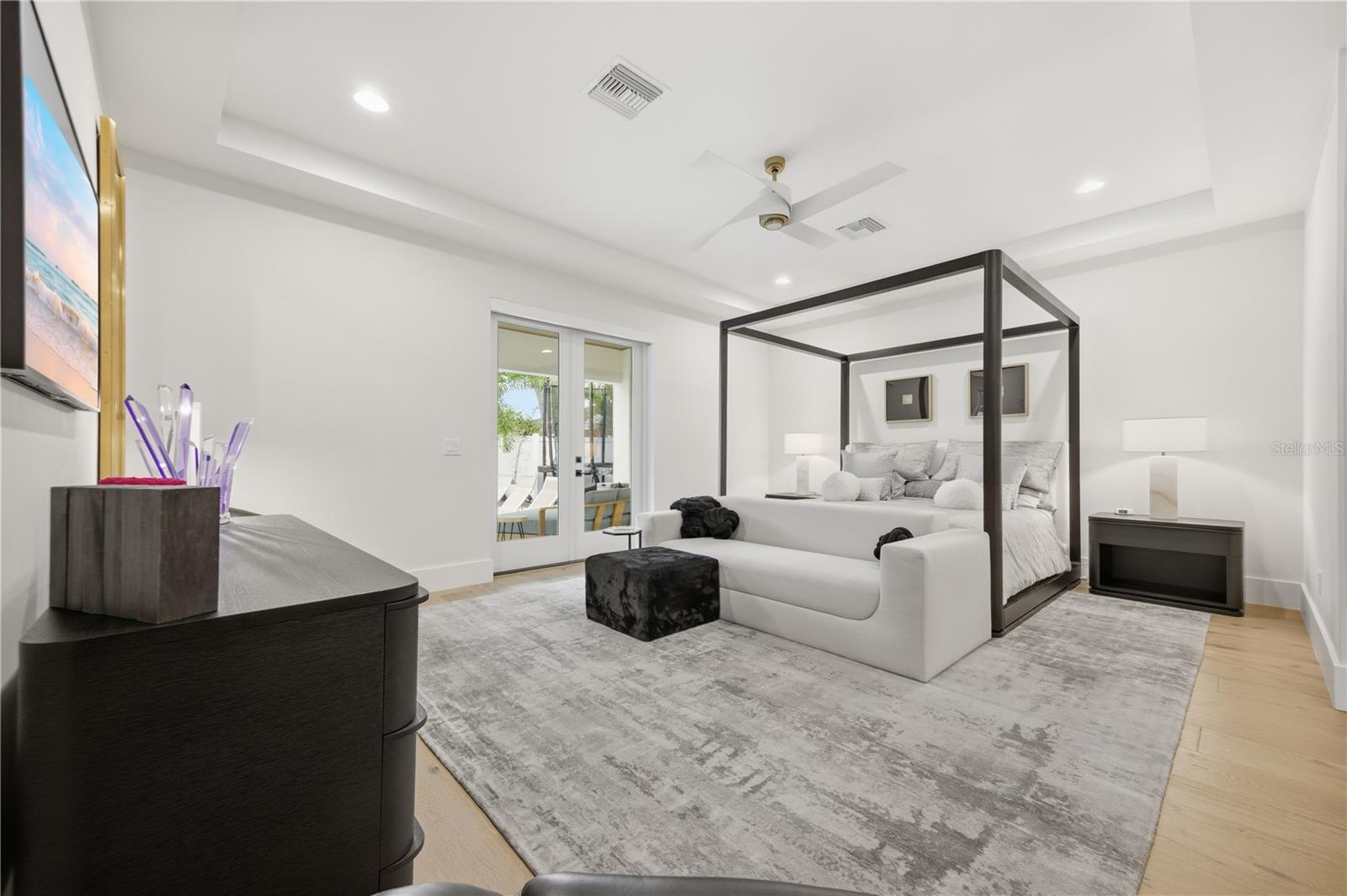 Image 20 of 56 For 3611 Barcelona Street