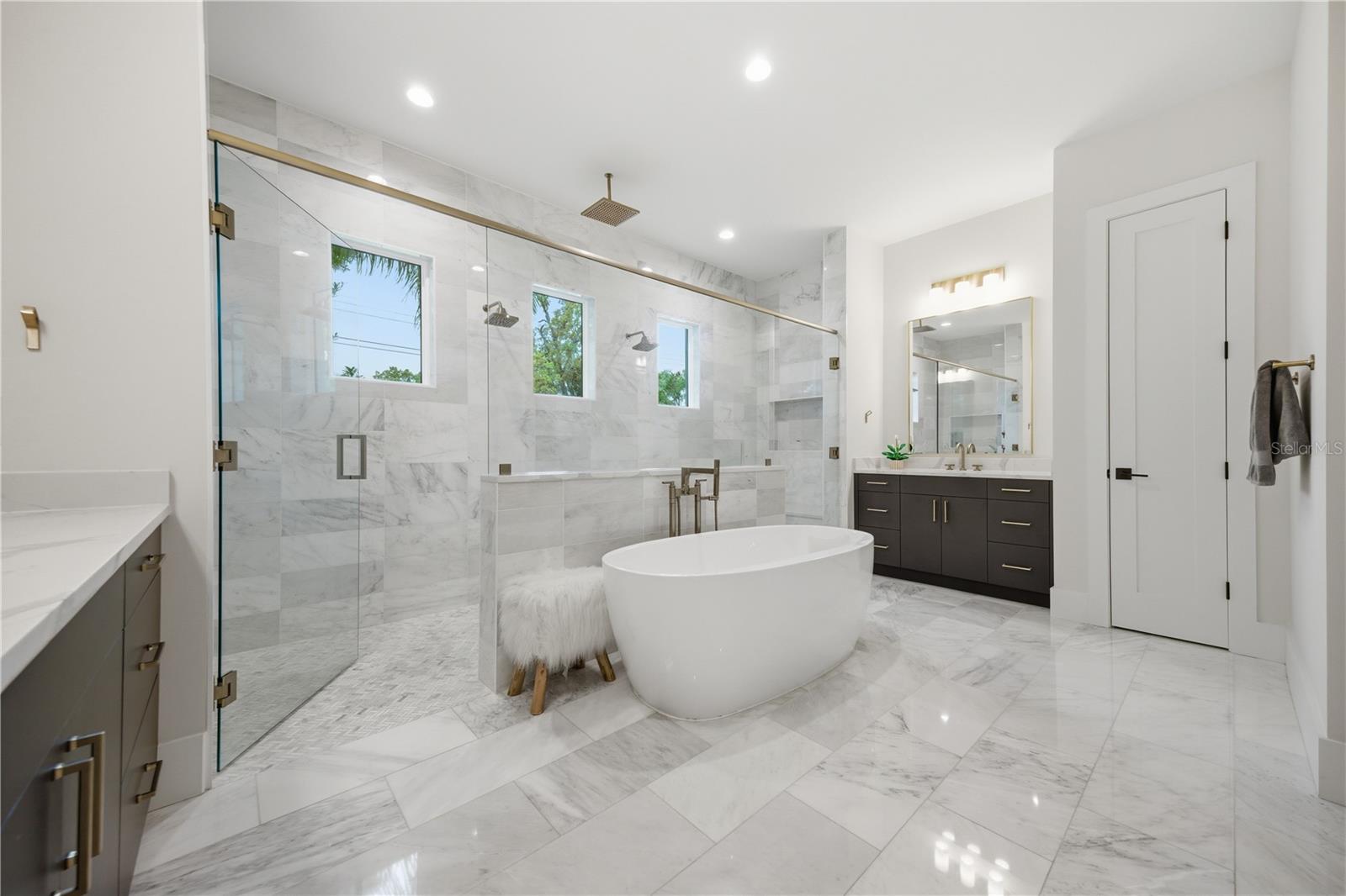 Image 24 of 56 For 3611 Barcelona Street