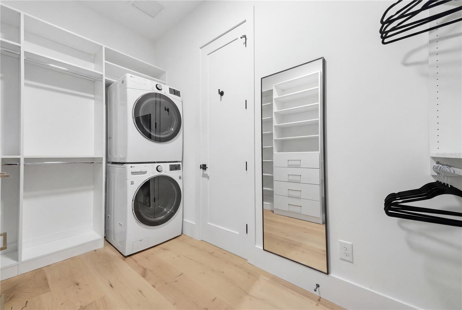 Image 25 of 56 For 3611 Barcelona Street