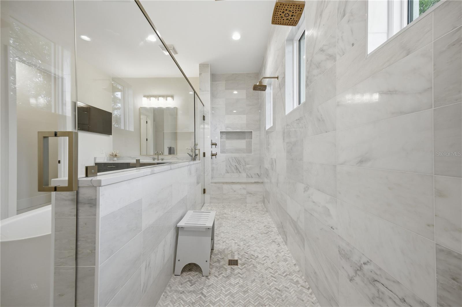 Image 29 of 56 For 3611 Barcelona Street