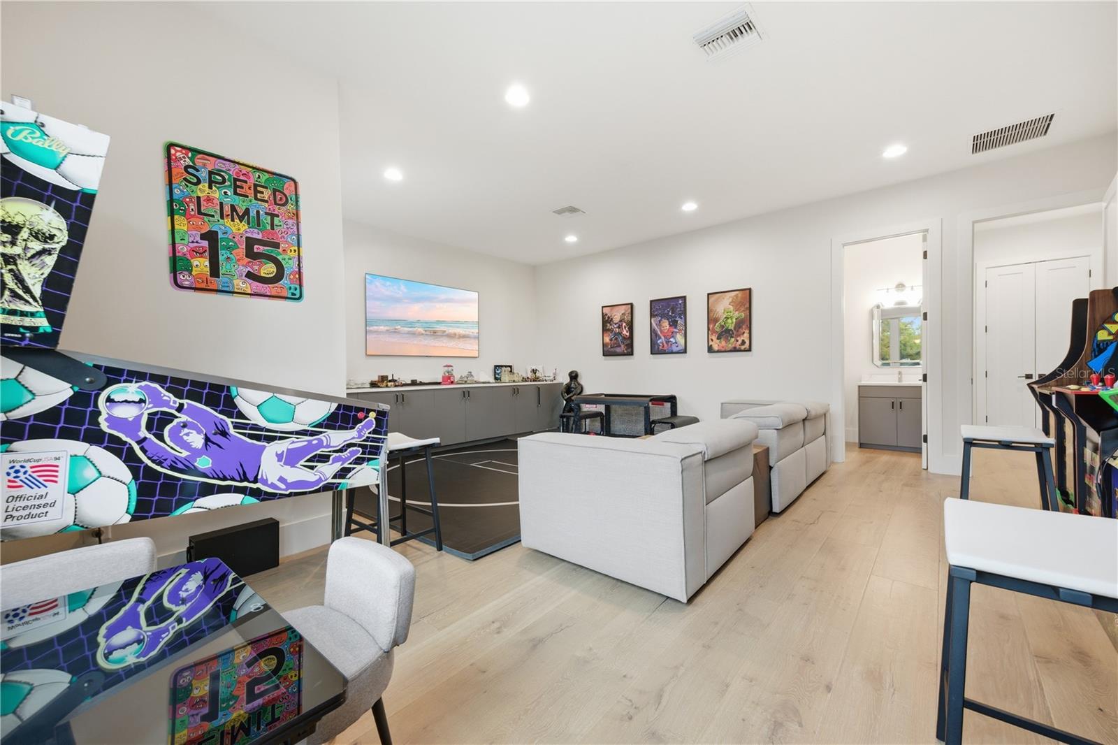 Image 34 of 56 For 3611 Barcelona Street