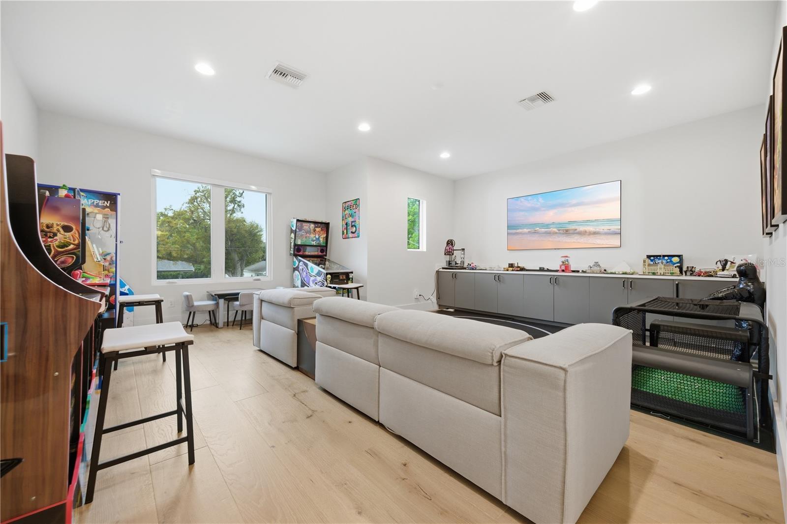 Image 35 of 56 For 3611 Barcelona Street