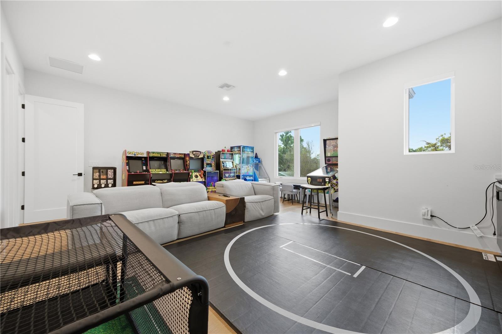 Image 36 of 56 For 3611 Barcelona Street