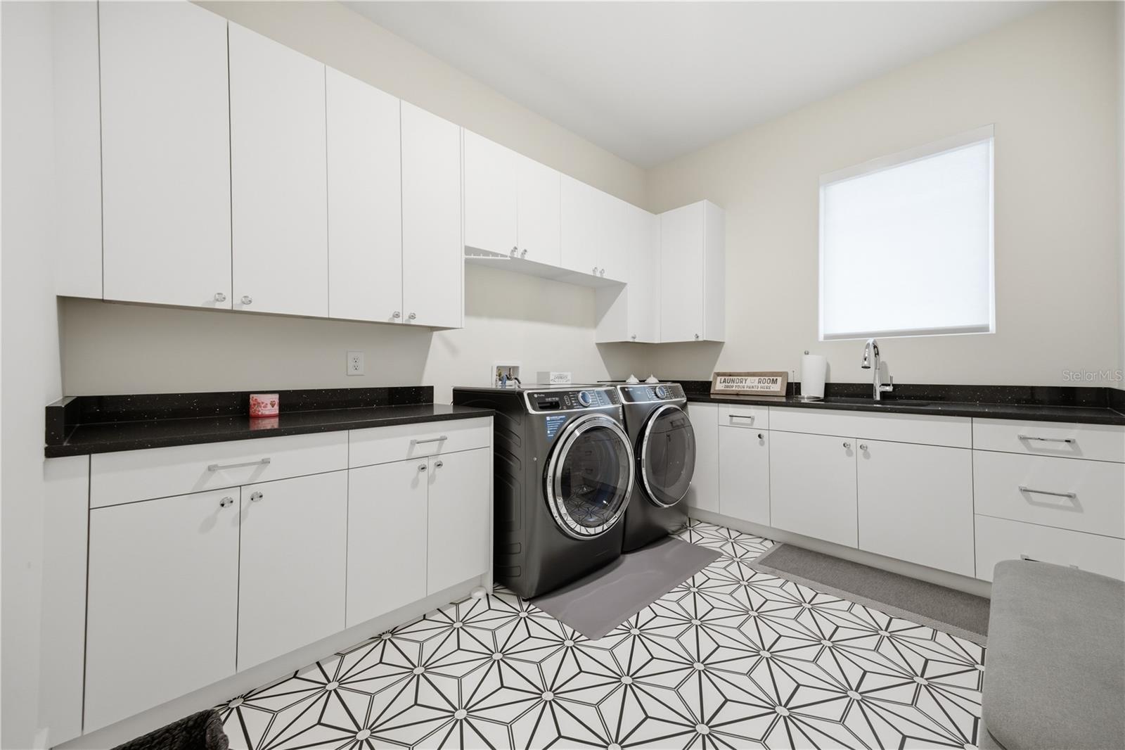 Image 39 of 56 For 3611 Barcelona Street