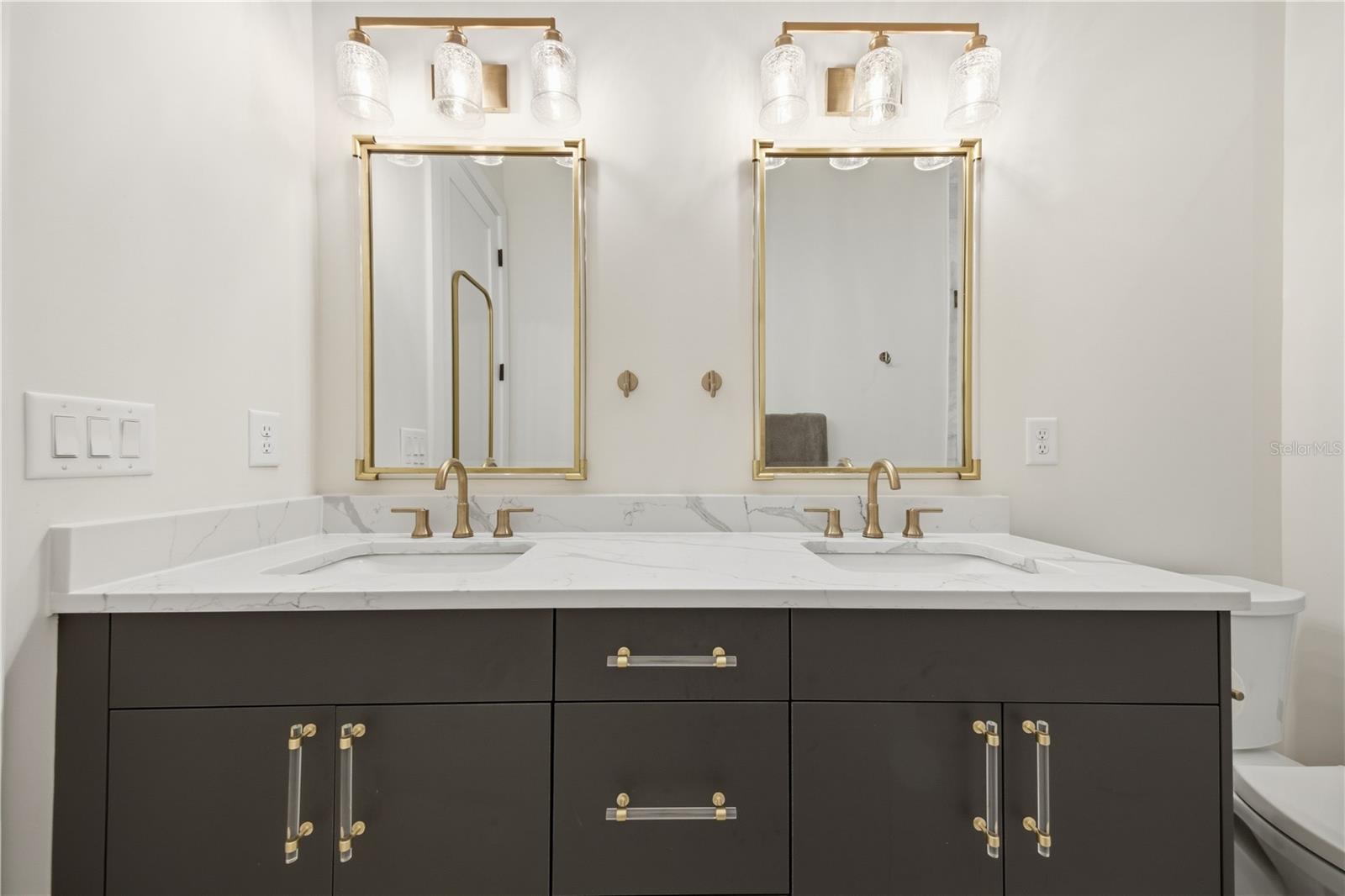 Image 40 of 56 For 3611 Barcelona Street