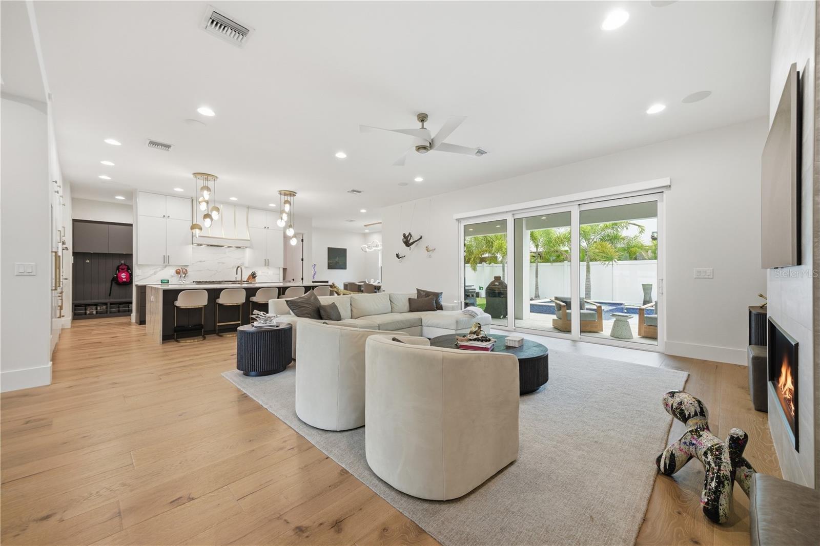 Image 9 of 56 For 3611 Barcelona Street