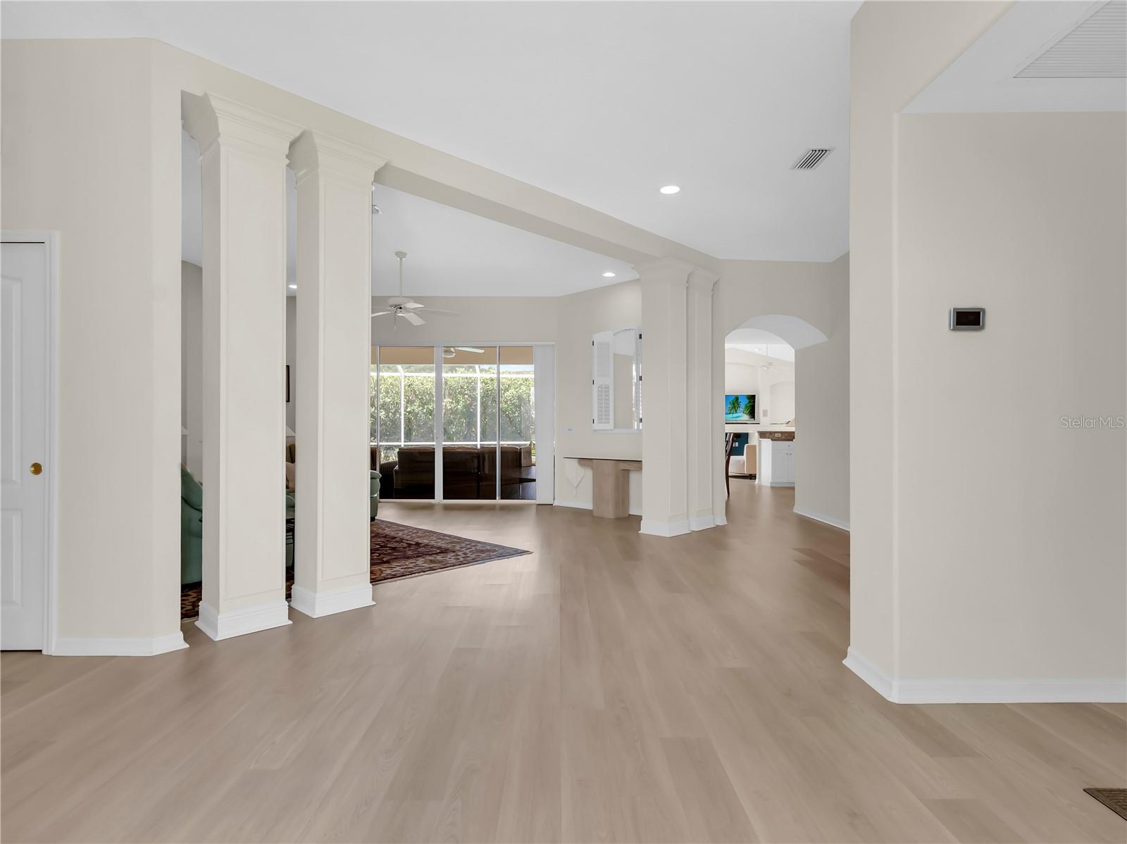 Image 4 of 32 For 8870 Huntington Pointe Drive