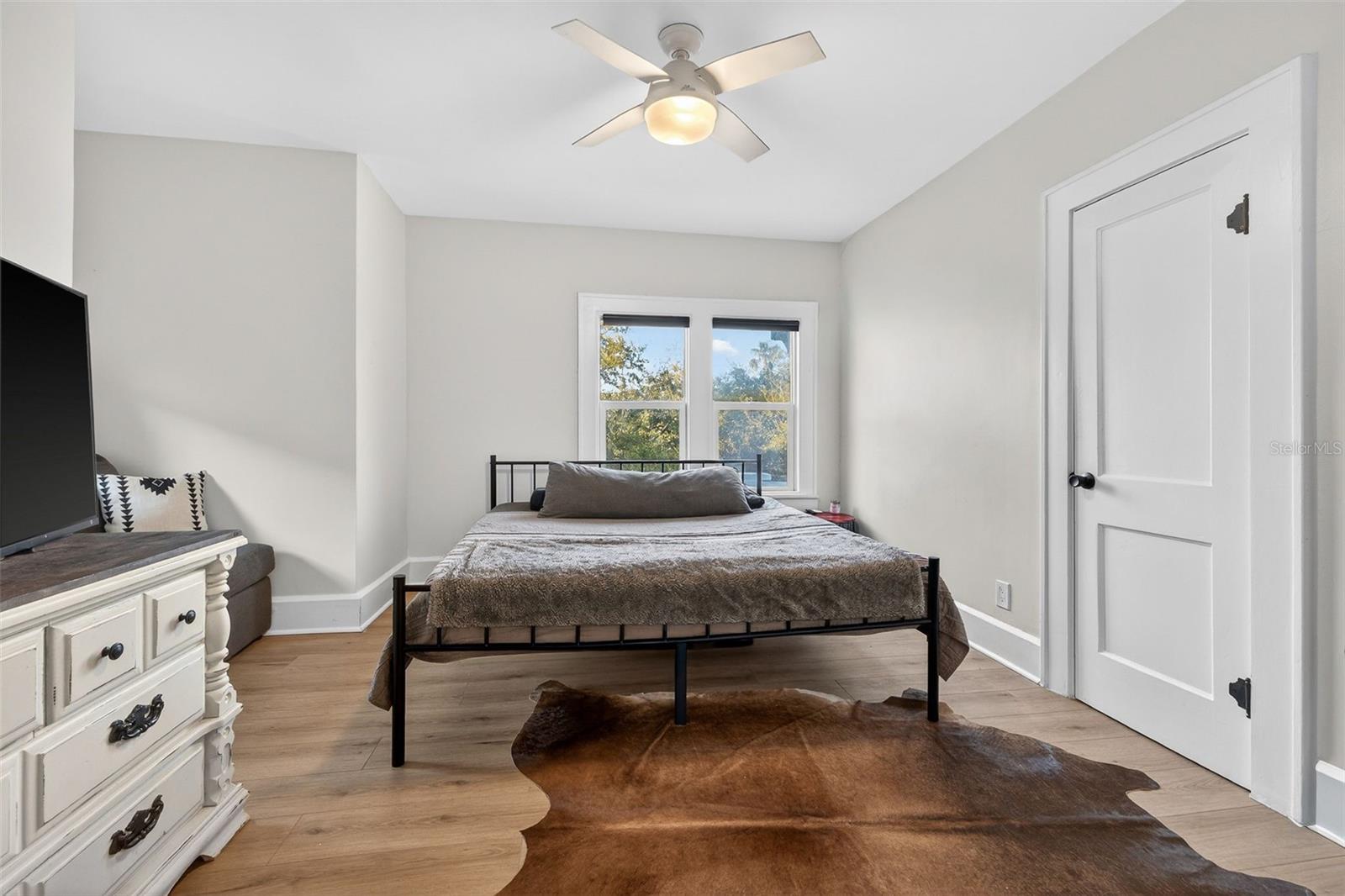 Image 32 of 49 For 6566 1st Avenue S