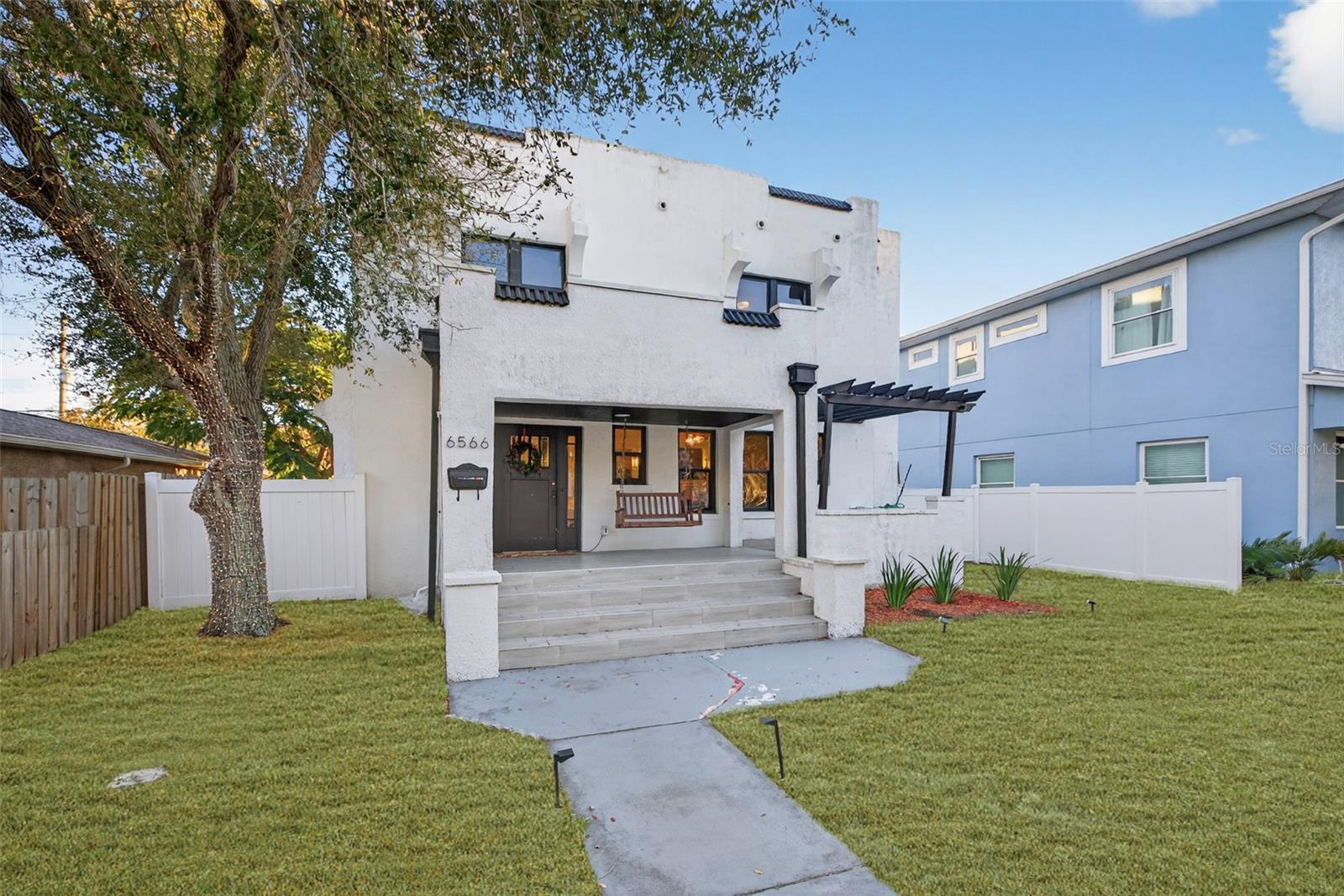 Image 4 of 49 For 6566 1st Avenue S