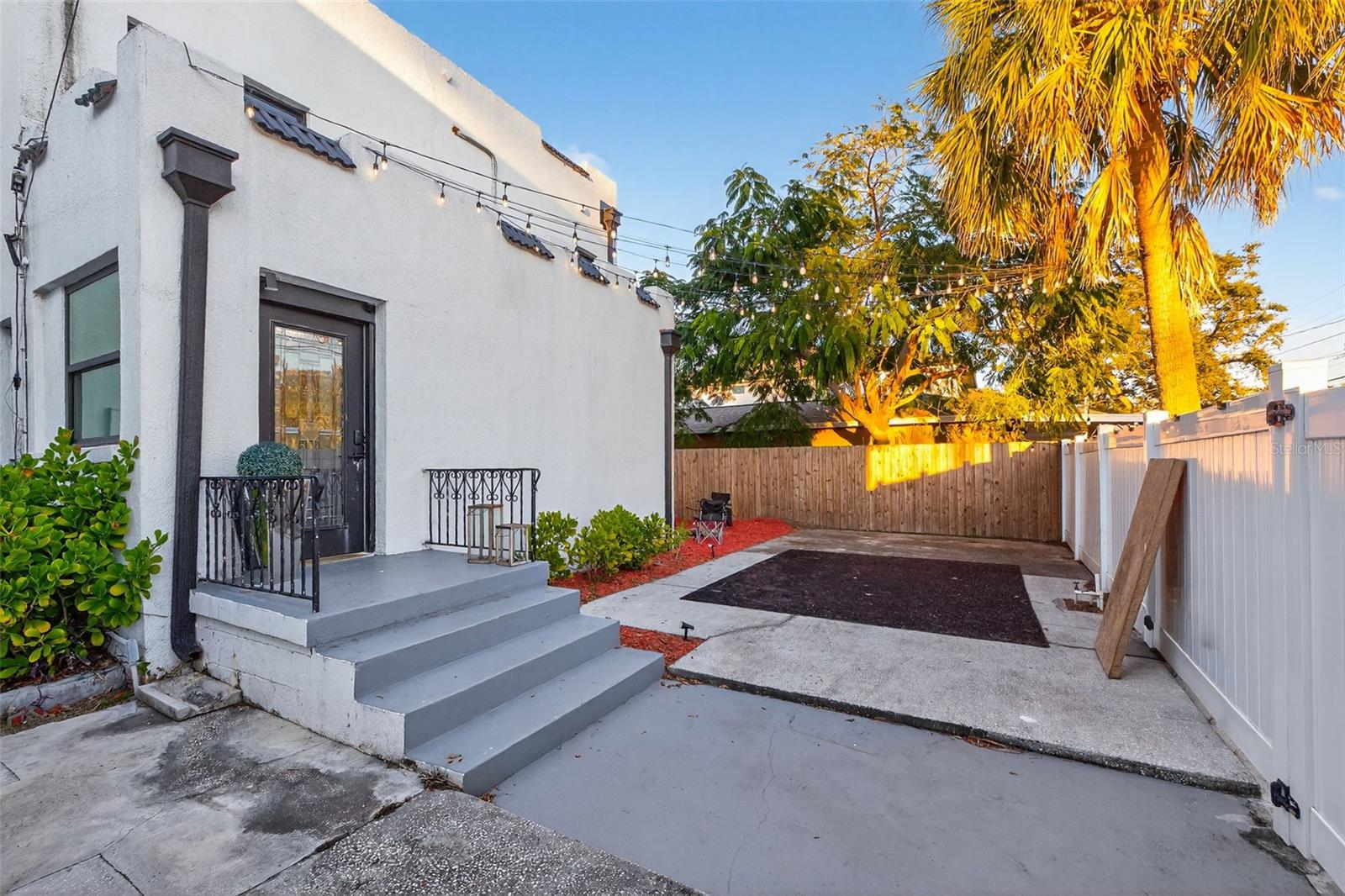 Image 40 of 49 For 6566 1st Avenue S