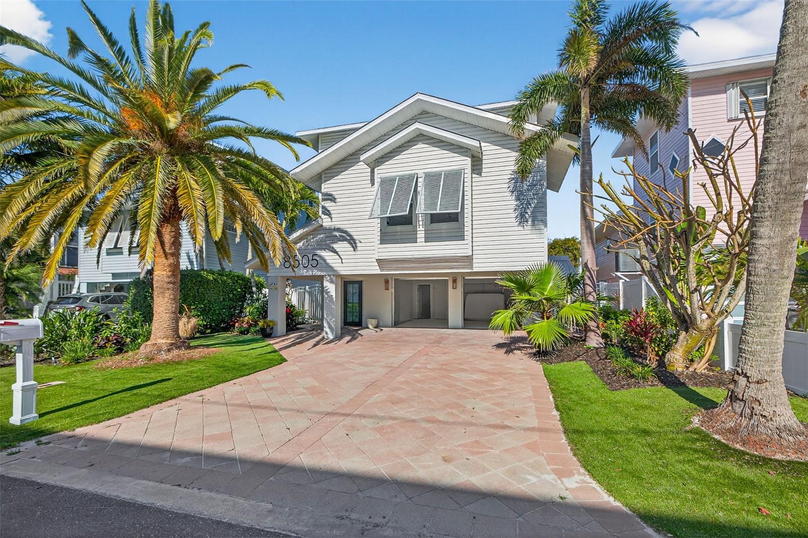 Image 4 of 97 For 8505 Blind Pass Drive