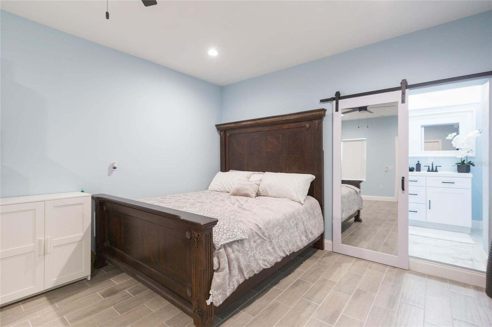 Image 10 of 26 For 4906 Riverhills Drive A