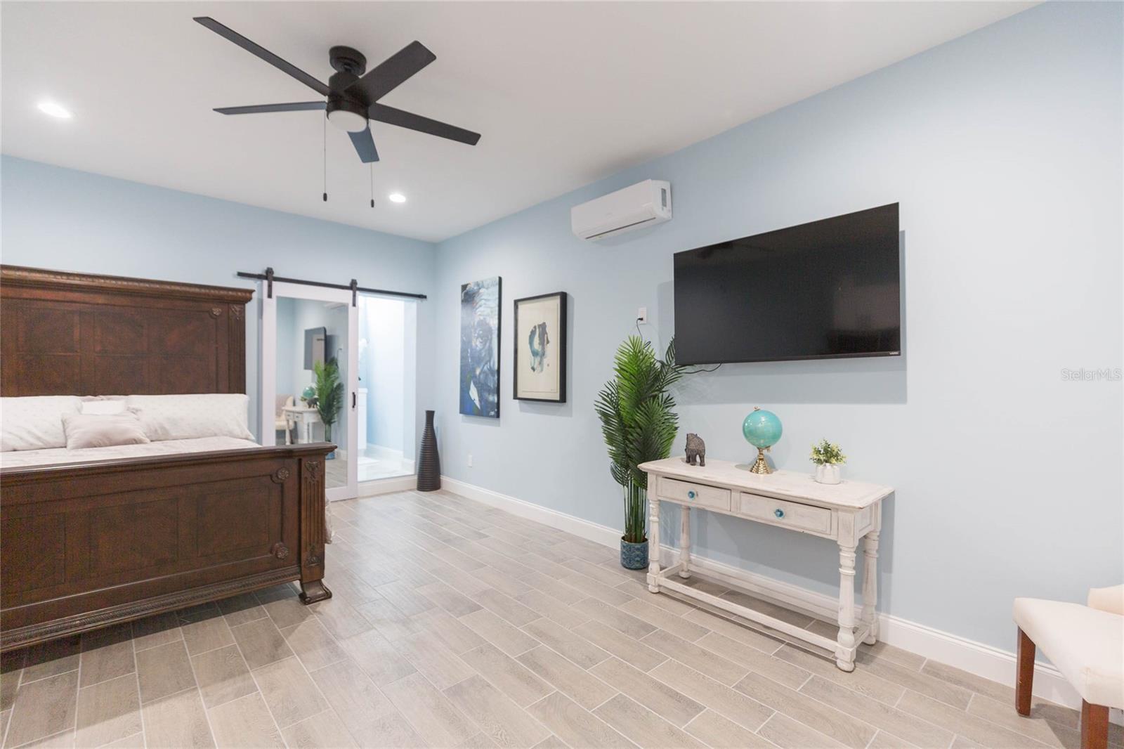 Image 6 of 26 For 4906 Riverhills Drive A