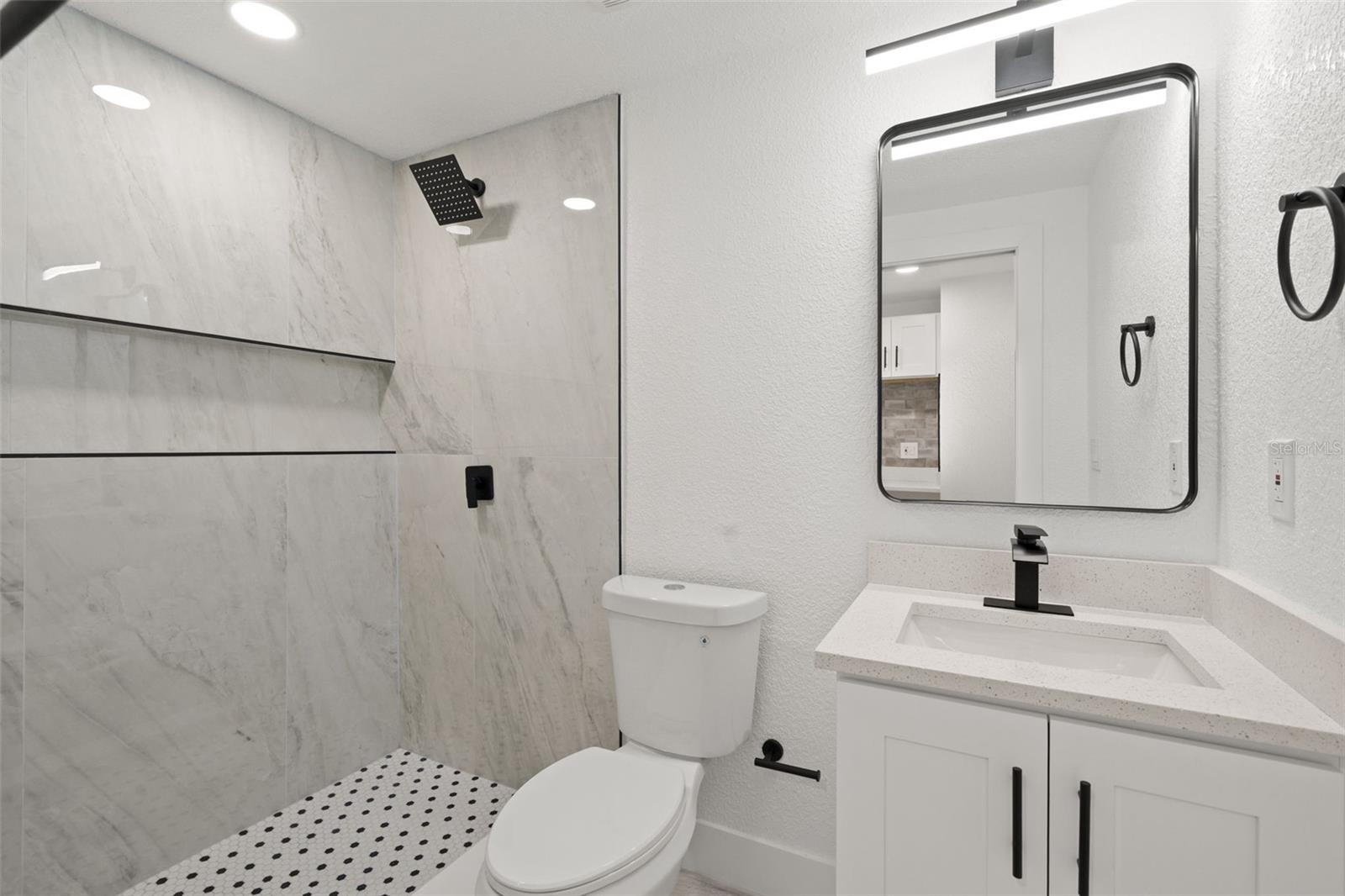 Image 5 of 9 For 2008 Oakwood Avenue B