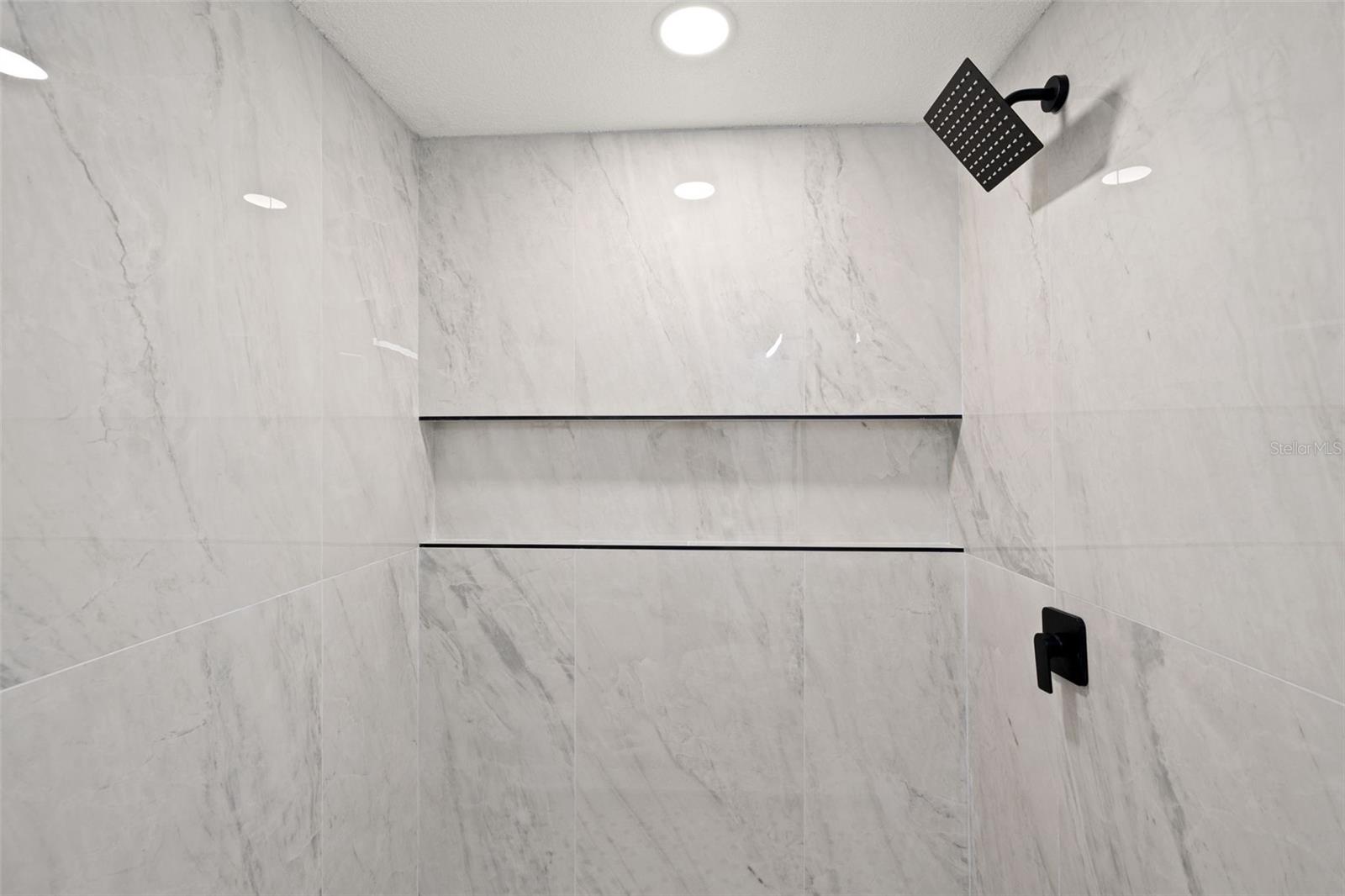 Image 6 of 9 For 2008 Oakwood Avenue B