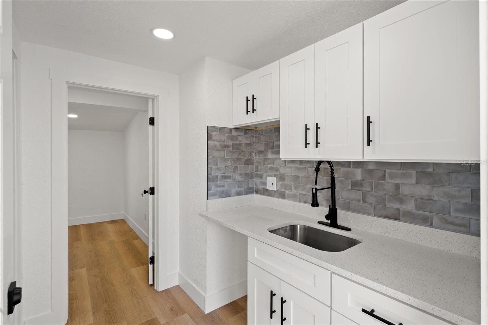 Image 9 of 9 For 2008 Oakwood Avenue B