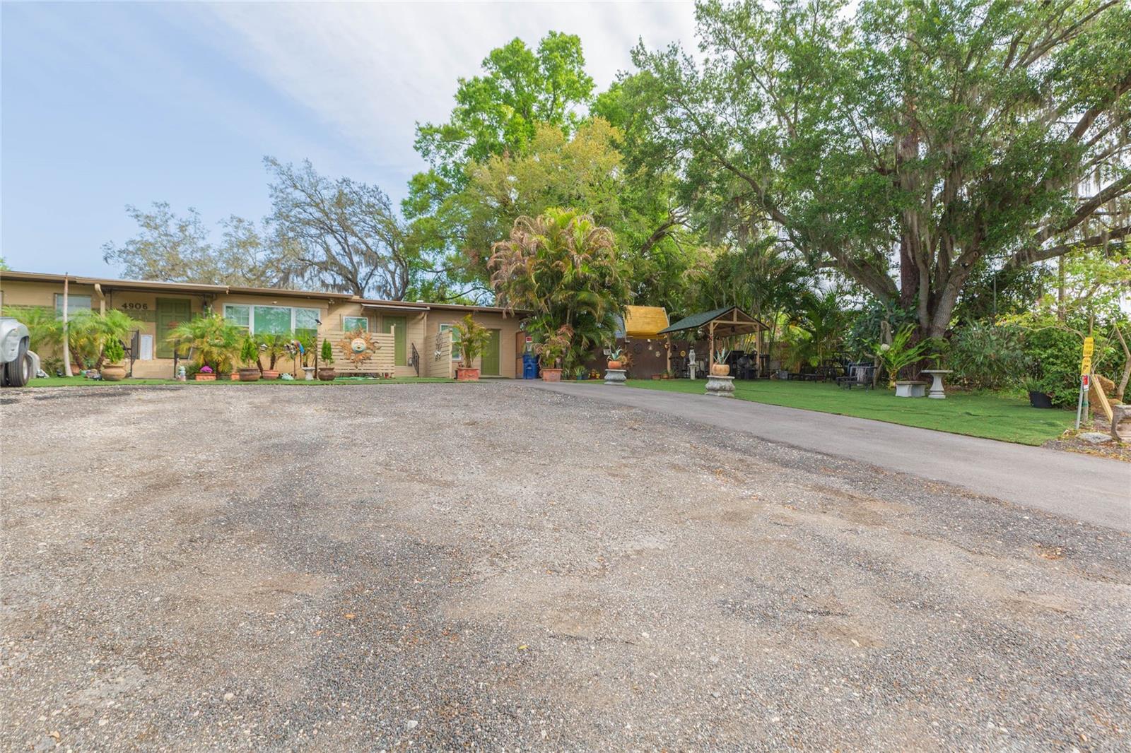 Image 18 of 22 For 4906 Riverhills Drive B