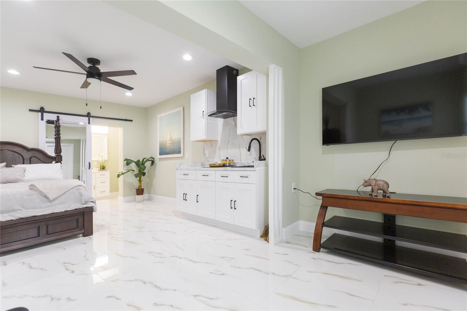 Image 3 of 22 For 4906 Riverhills Drive B