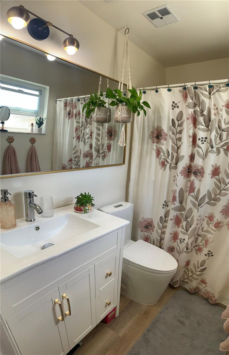 Image 8 of 17 For 548 Macleod Terrace