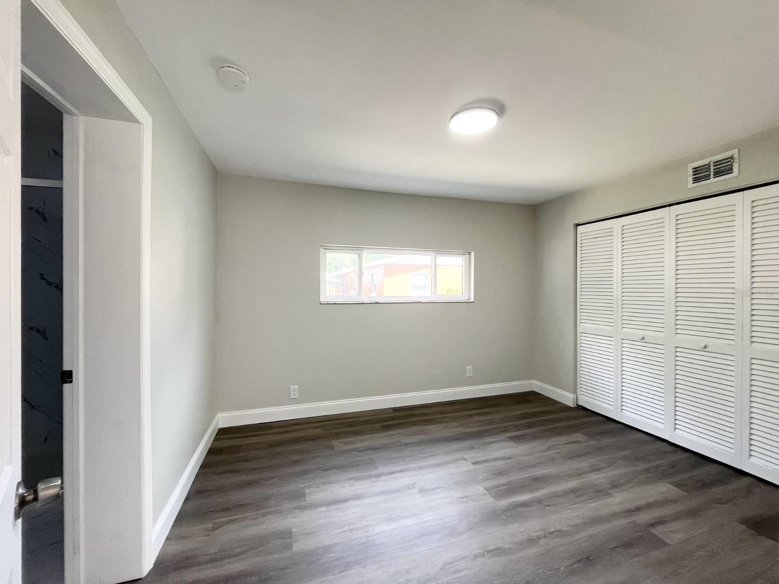 Listing photo id 10 for 4263 7th Avenue N