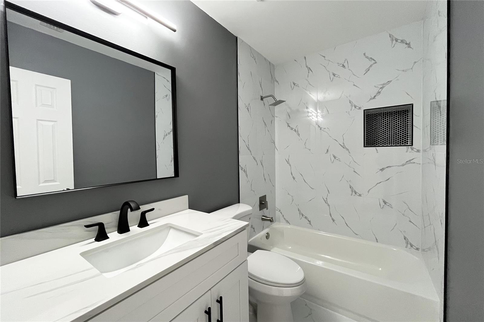 Listing photo id 12 for 4263 7th Avenue N