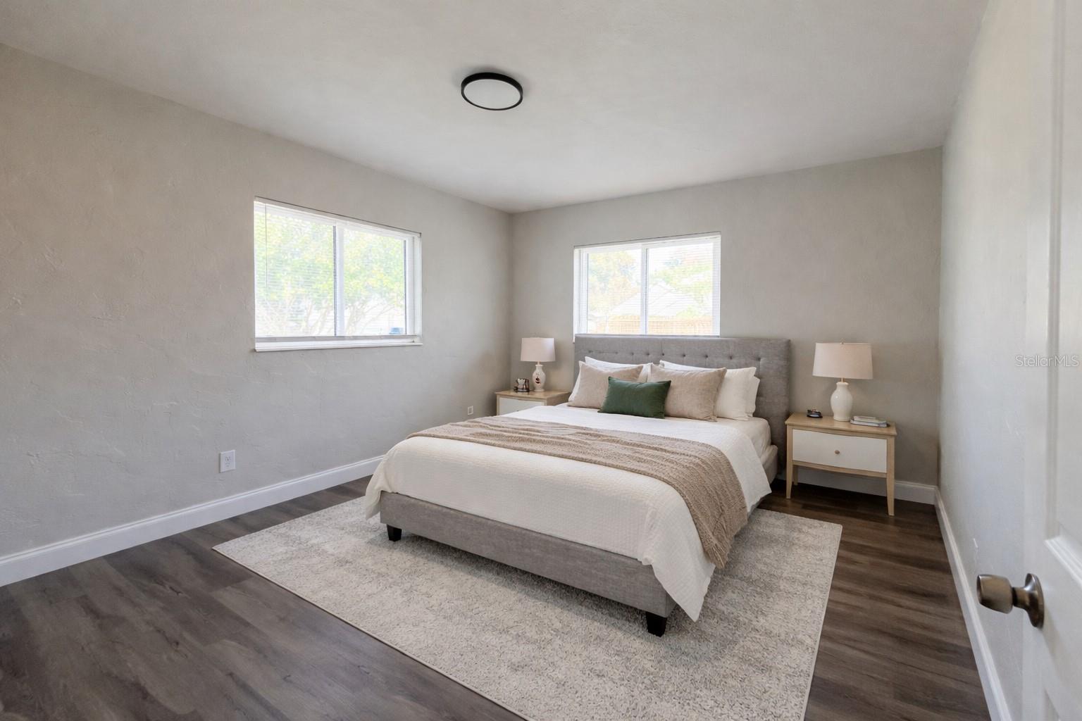 Listing photo id 16 for 4263 7th Avenue N