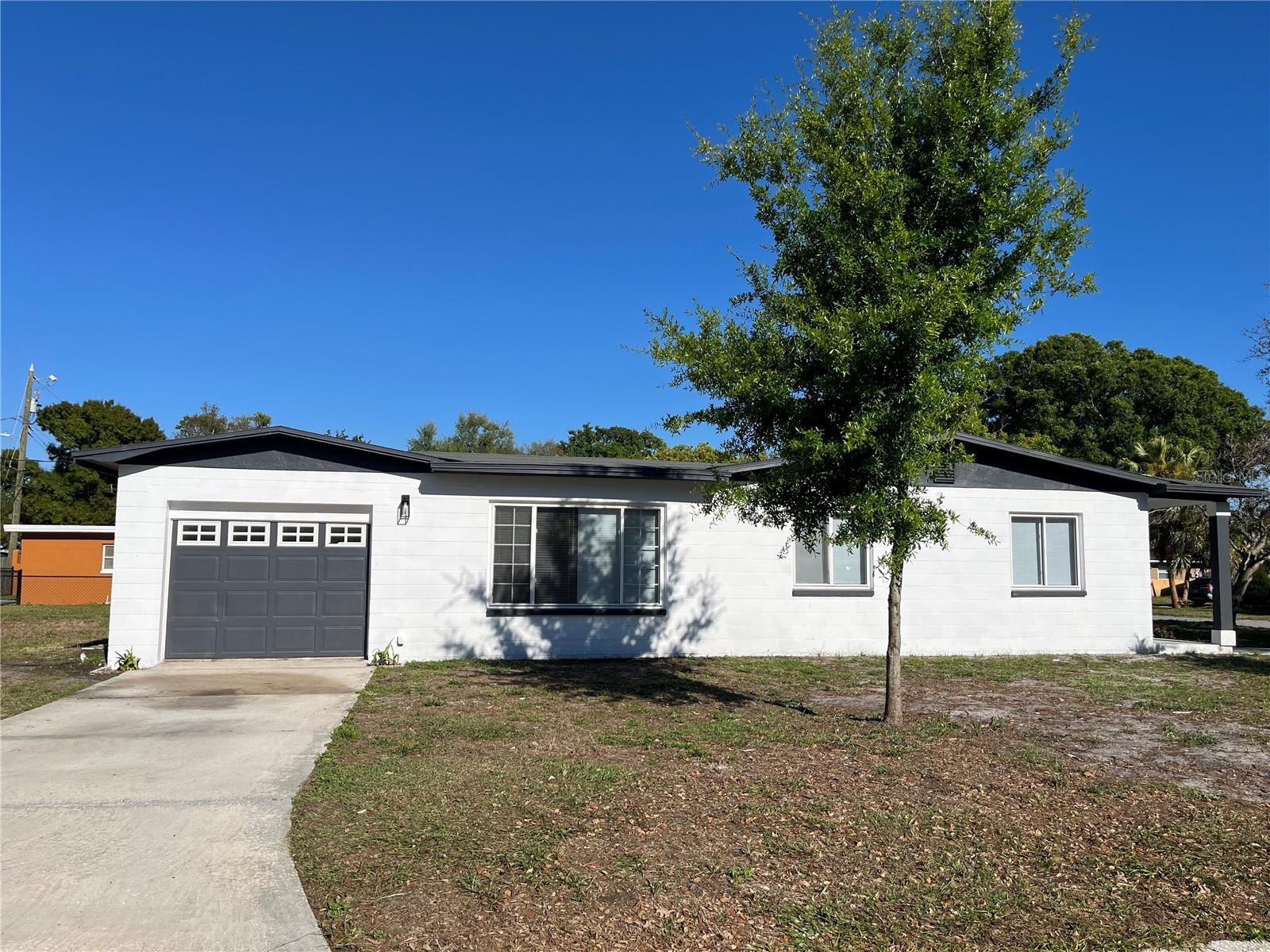 Listing photo id 18 for 4263 7th Avenue N