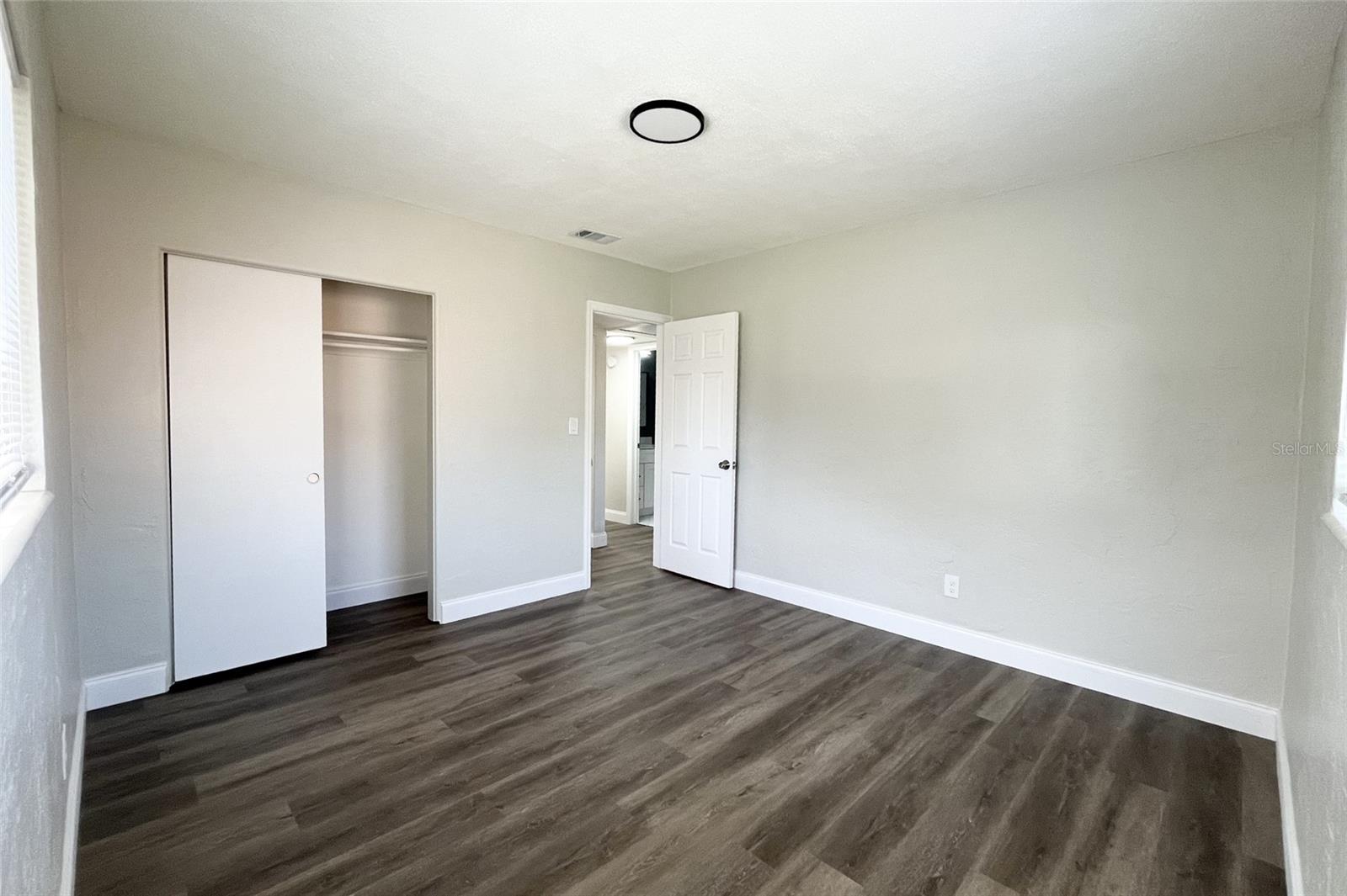 Listing photo id 20 for 4263 7th Avenue N