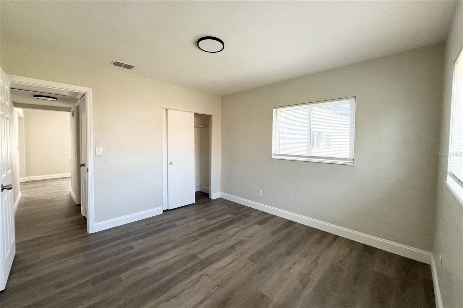 Listing photo id 21 for 4263 7th Avenue N