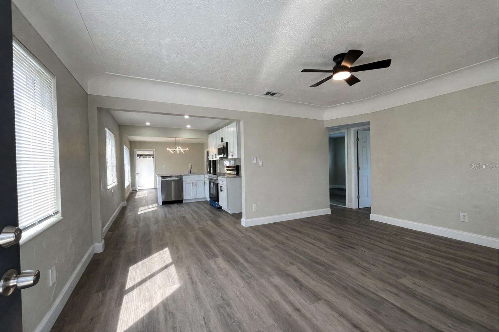 Listing photo id 2 for 4263 7th Avenue N