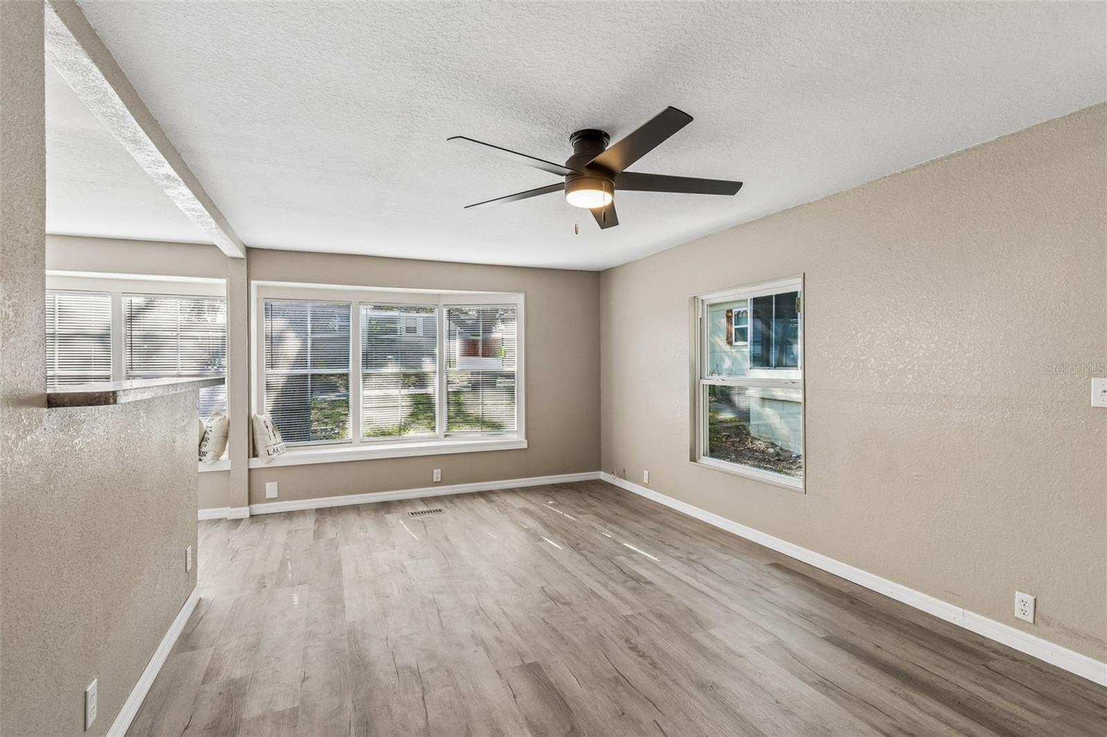 Image 4 of 23 For 823 Elkan Drive