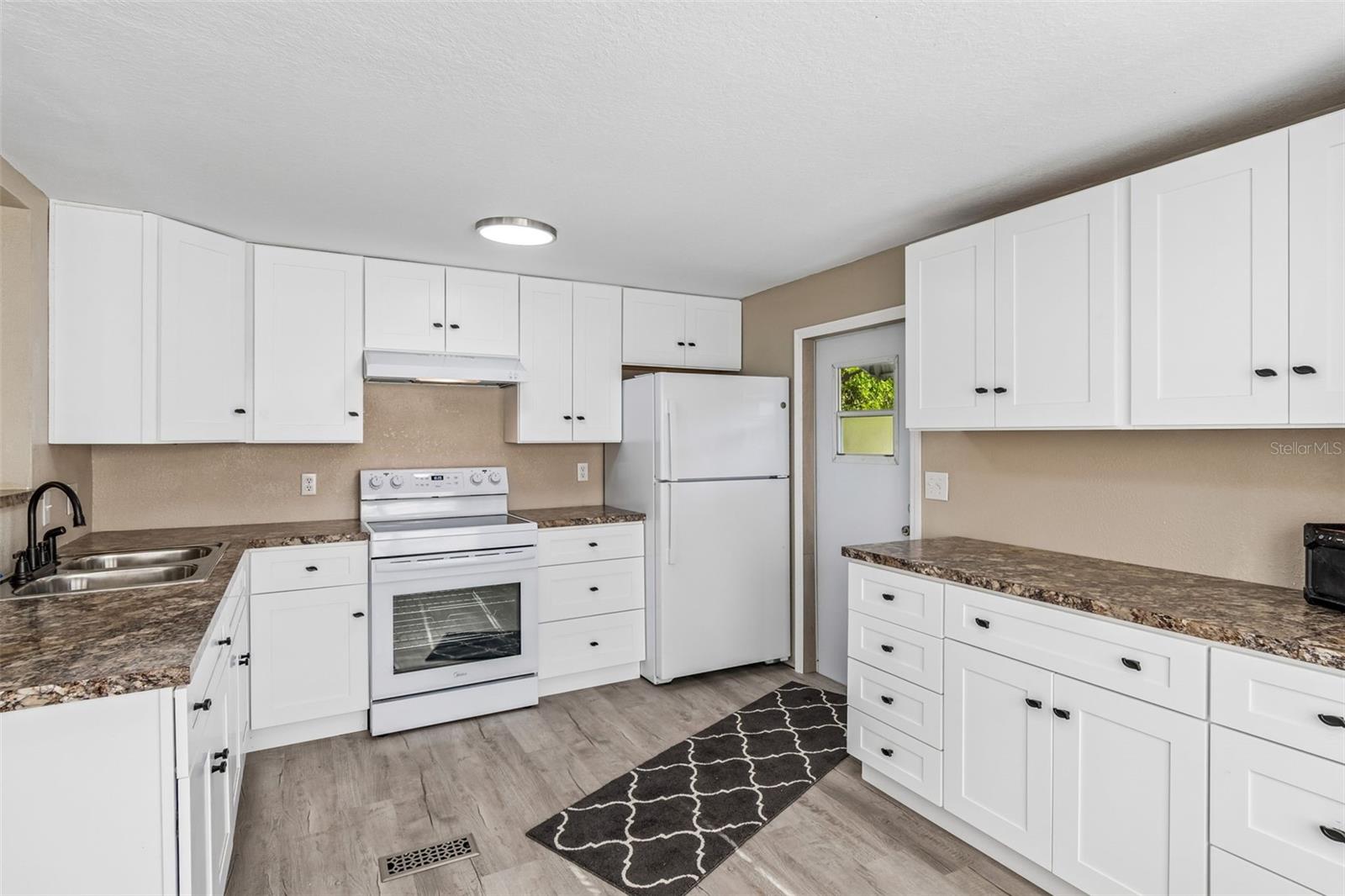 Image 8 of 23 For 823 Elkan Drive