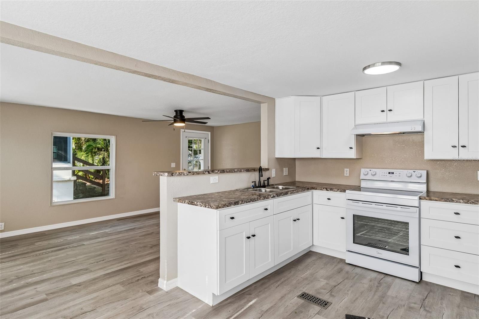 Image 9 of 23 For 823 Elkan Drive