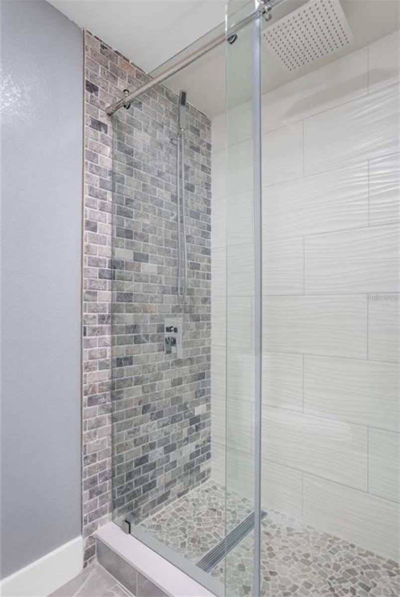 Image 18 of 24 For 8907 Boulevard