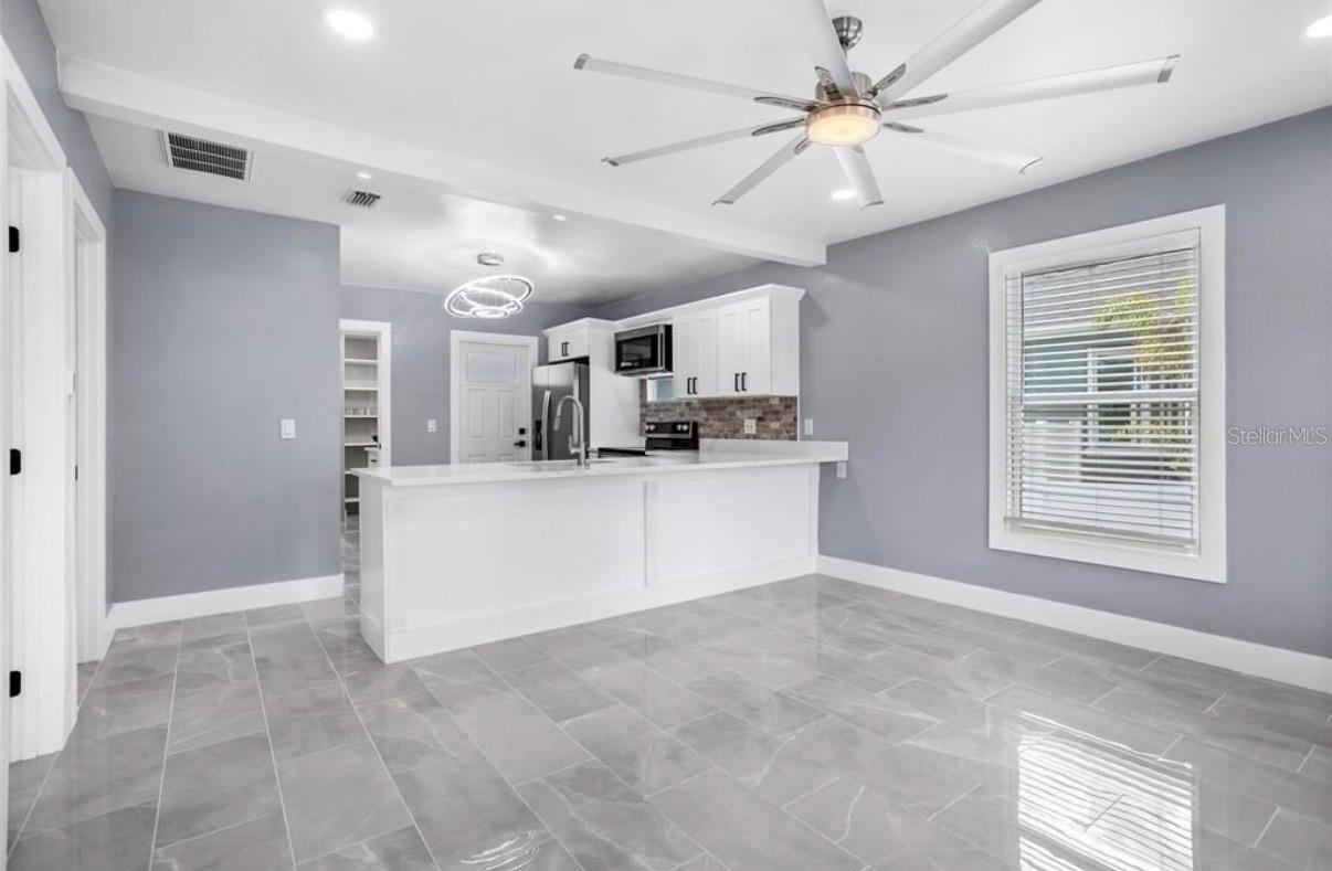 Image 3 of 24 For 8907 Boulevard