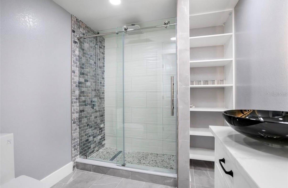 Image 4 of 24 For 8907 Boulevard