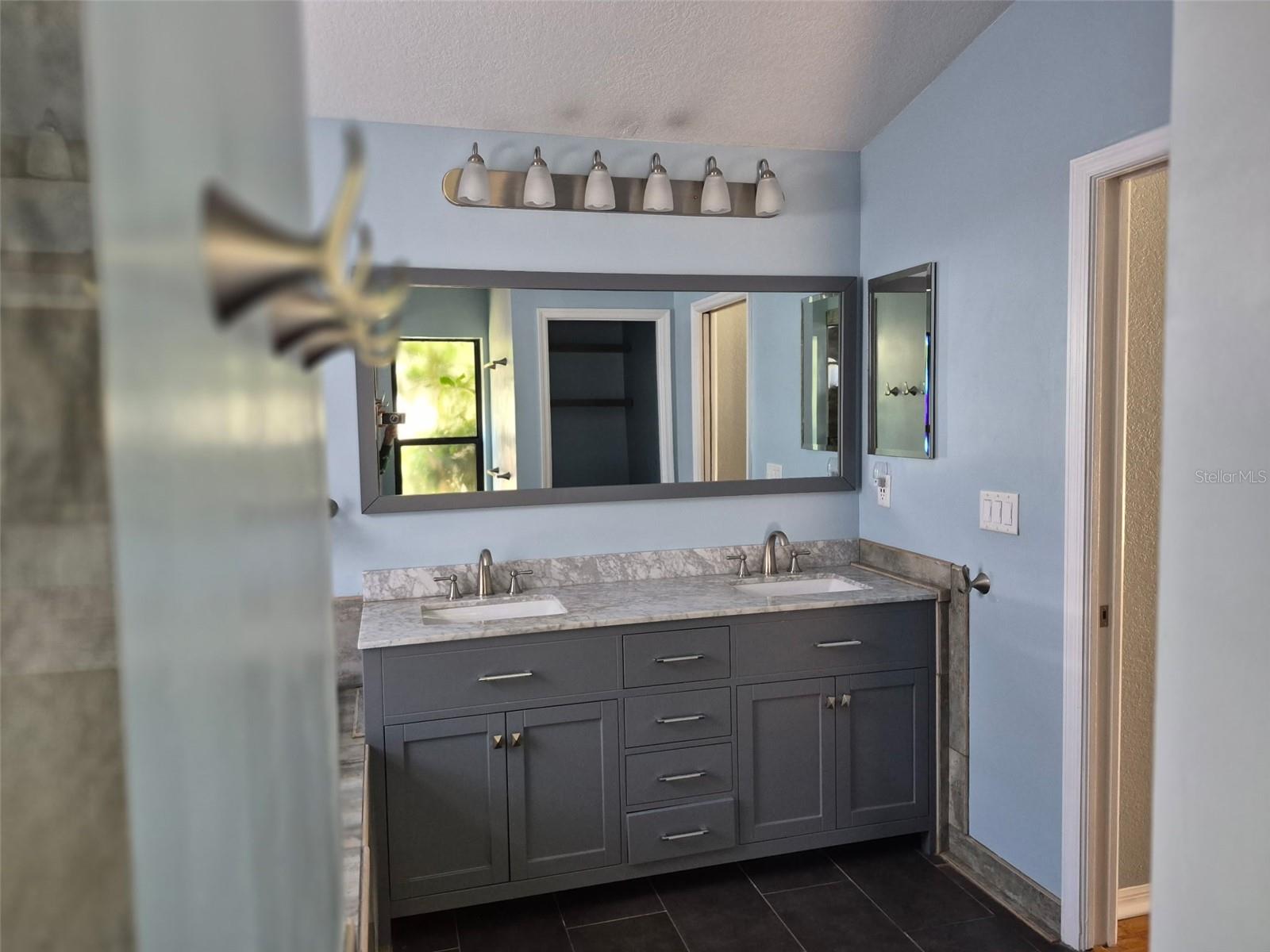 Image 16 of 23 For 26 Ridgecroft Lane