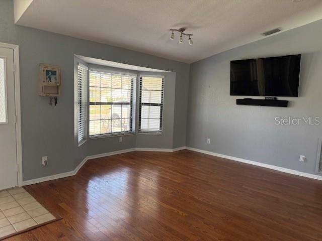 Image 20 of 23 For 26 Ridgecroft Lane