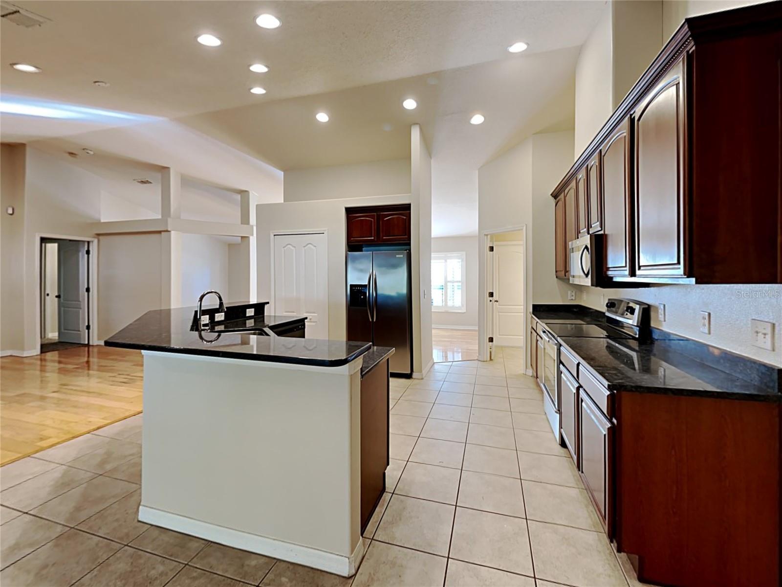 Image 10 of 19 For 2004 Abbey Trace Drive