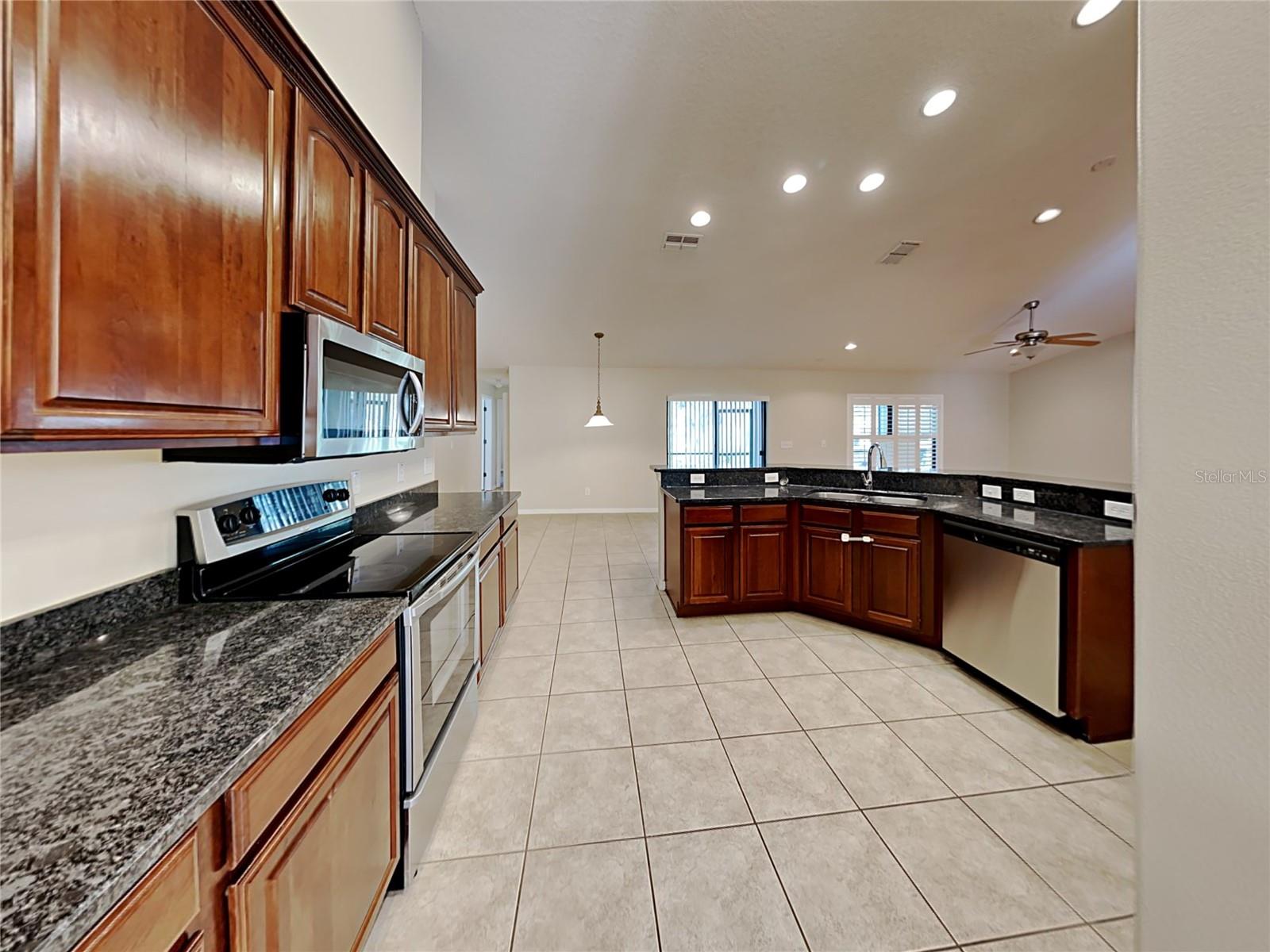 Image 11 of 19 For 2004 Abbey Trace Drive