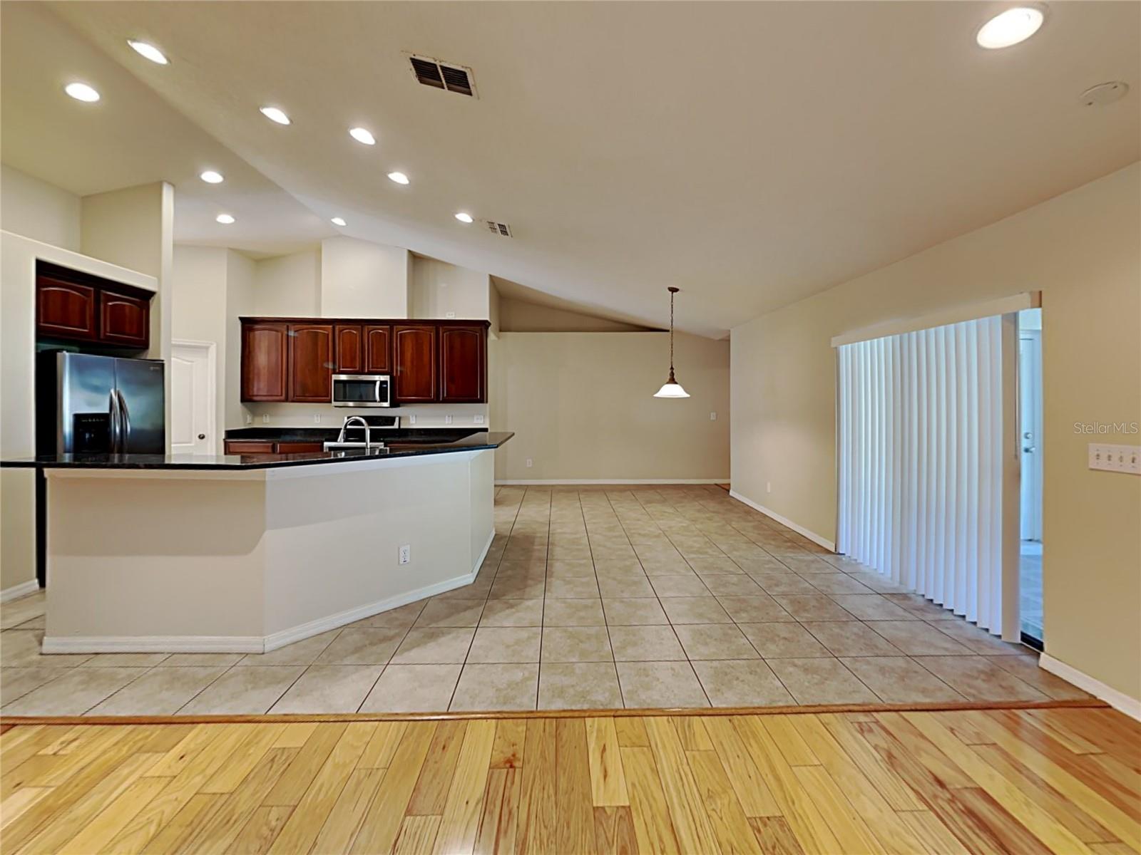 Image 12 of 19 For 2004 Abbey Trace Drive