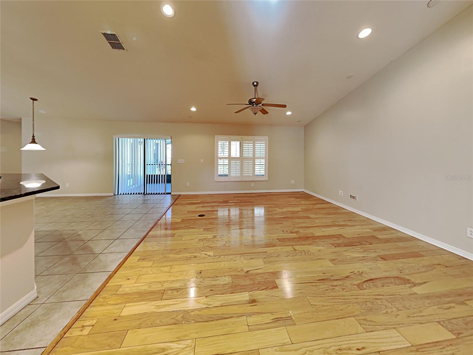 Image 13 of 19 For 2004 Abbey Trace Drive